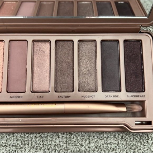 Urban Decay Naked3 Eyeshadow Palette. READ DESCRIPTION - Picture 5 of 5